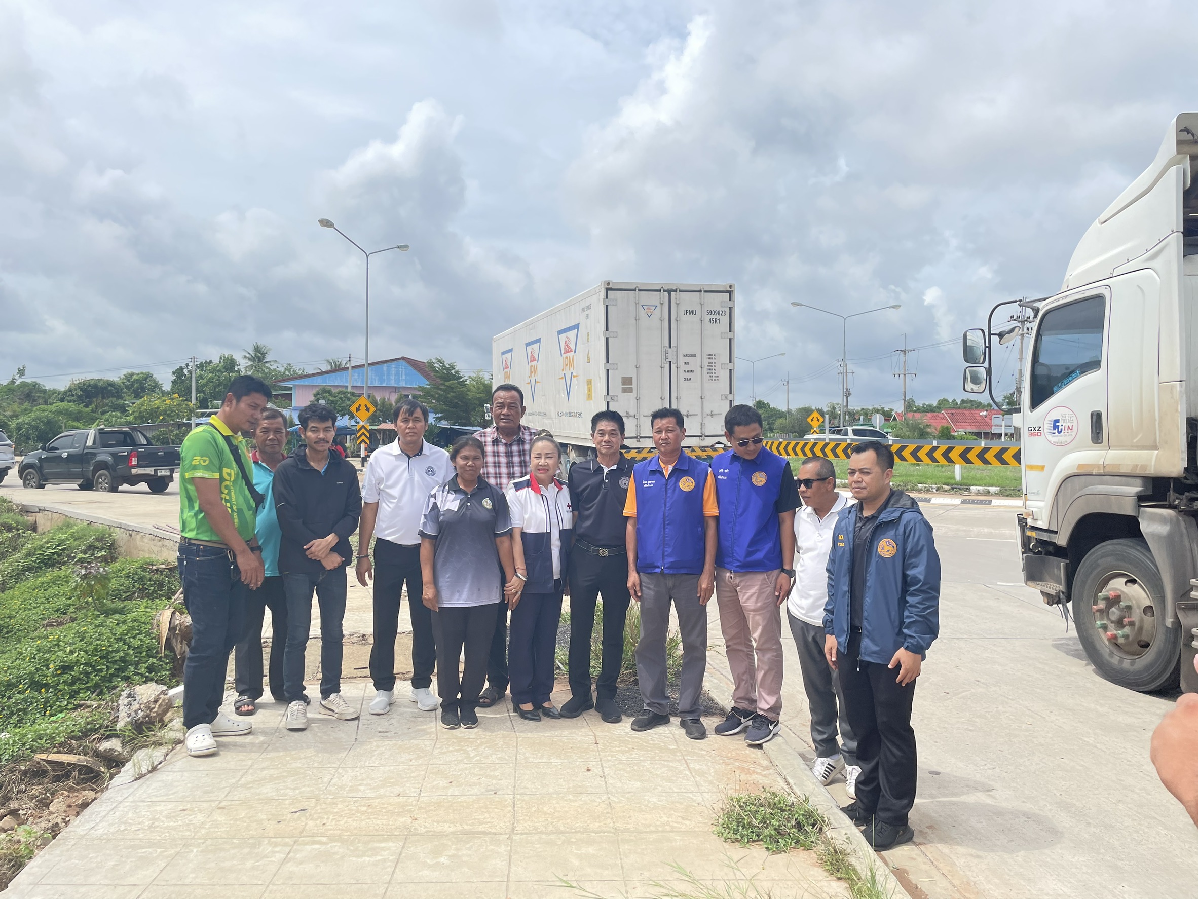 ลงพื้นที่ตรวจสอบพื้นที่บริเวณแยกโคคลาน ทางหลวงหมายเลข 3486 ตอน กุดเตย - โคคลาน กม 7+850  เพื่อหาแนวทางการแก้ไขปัญหาน้ำท่วมขัง
